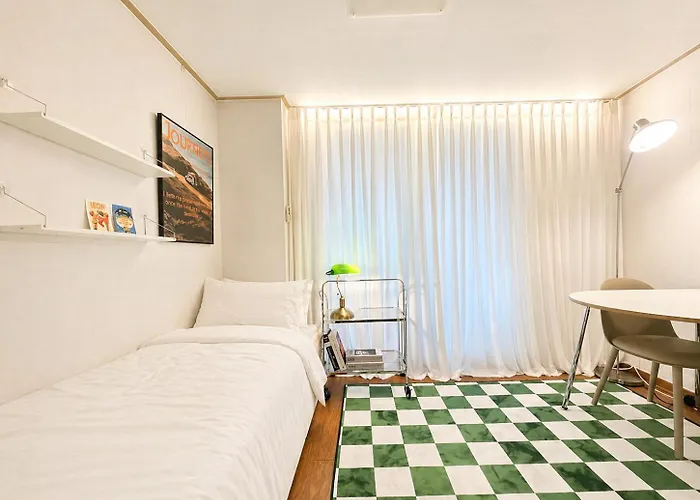 42hongdae Station Area, Yeonnam, Hongdae Street, 15 Minutes From Itaewon, Single Accommodation, Fully Furnished Seul